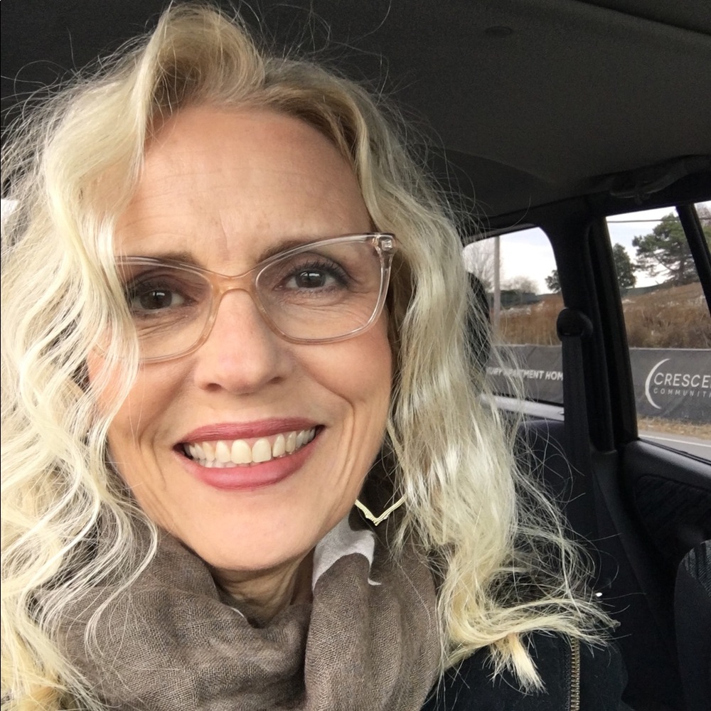 Meet your Posher, Leslie